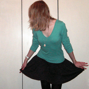 Tag 146: Pullover H&M, Rock Pimkie, Strumpfhose Gina Trikot, Kette (Alice im Wunderland) Discosweets Accessorize , Armbanduhr Fossil