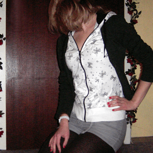 Tag 180 (1.11.11): Strickjacke und T-shirt Avanti, Shorts H&M, Strumpfhose C&A, Armbanduhr Fossil