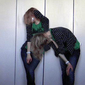 Tag 219 (09.02.2011): Strickjacke H&M, T-shirt Gina Tricot, Jeans Mister*Lady, Uhr Fossil, Sternenringohrring unbekannt