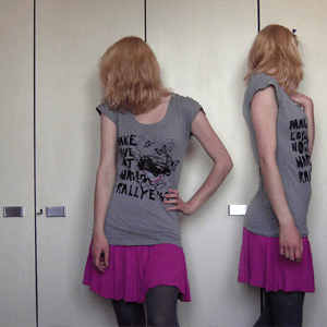 Tag 279 Tag 279: T-shirt Review, Rock H&M, Strumpfhose C&A, Schmetterlingshaarspange Wochenmarkt