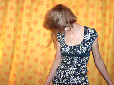 fünf Jahre - 10 2008: winterliches herumposen und langsamer Kleidungswandel zum heutigen Stil (19 Jahre alt)