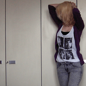 Tag 304: Tanktop, Top und Jeans H&M, Strickjacke Mister*Lady