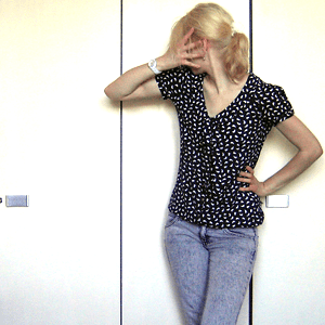 Tag 322: Oberteil Pimkie, Jeans H&M, Haargummi H&M kids, Uhr Fossil