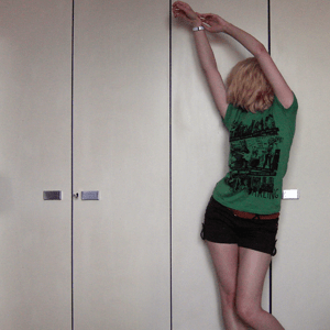 Tag 333: T-shirt Gina Tricot, Short und Gürtel Primark, Uhr Fossil