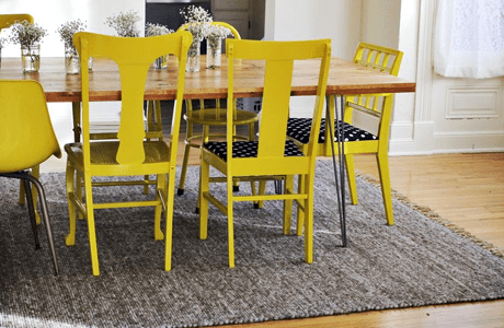 Sehr schön ist auch dieses DIY für highlight Stühle - Bild und DIY von abeautifulmess