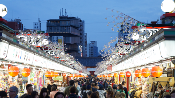 Geschäfte am Asakusa Schrein, Tokyo
