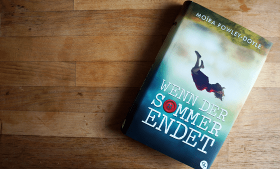 Das Cover von Wenn der Sommer endet von Moira Fowly-Doyle. Auf Deutsch im cbt-Verlag erschienen.