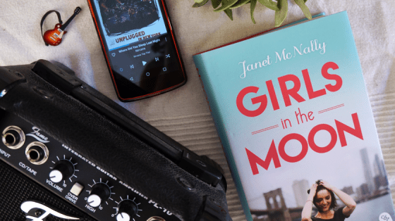 Das fantastische Buch Girls in the Moon von Janet McNally.