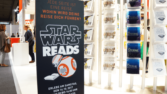 Auch BB-8 liest auf der Buchmesse.