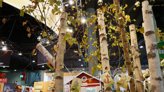 Oetinger verwandelte seinen Stand in einen Wald.